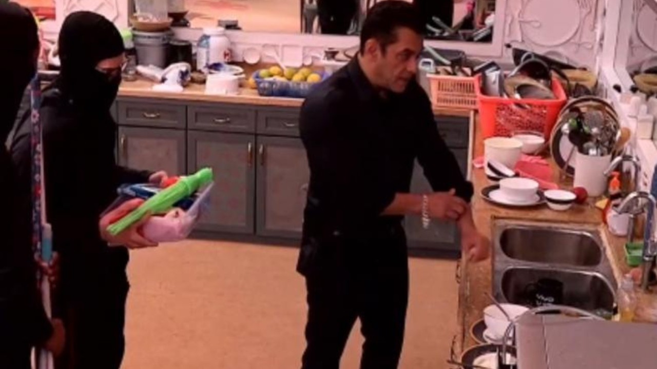 Bigg Boss 13: Salman Pays surprise Visit To Clean House; WATCH Video